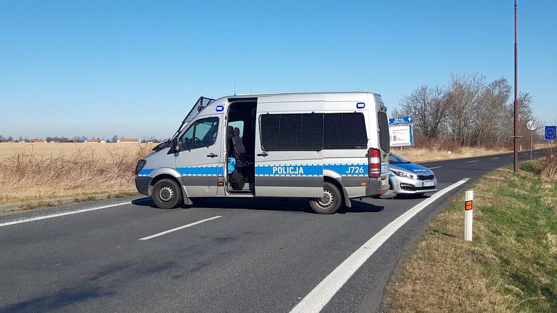 Hraniční přechod v Javorníku v neděli 15. března dopoledne.