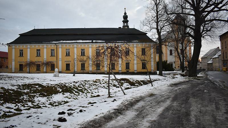 Bílá Voda - piaristický klášter. Za komunistického režimu místo internace řádových sester z celé ČR