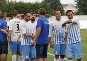 Fotbalisté Olešnice (v bílém) prohráli v Mohelnici pohárový zápas s Opavou 0:6.