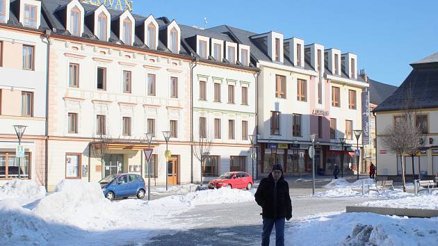 Pohled na hotel Slovan a obchodní centrum Alkron.