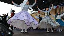 V pátek a v sobotu se na hlavních pořadech Mezinárodního folklorního festivalu v Šumperku představily postupně dvě desítky souborů. Mezi nimi byl i soubor z Portugalska.