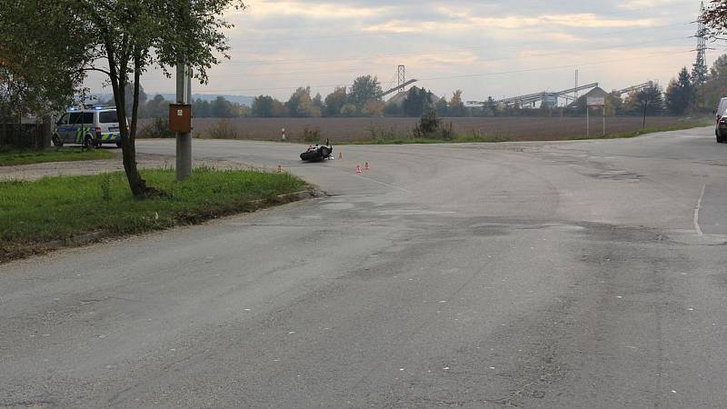 Motorkář najel v Mohelnici do policistky, která se jej snažila zastavit
