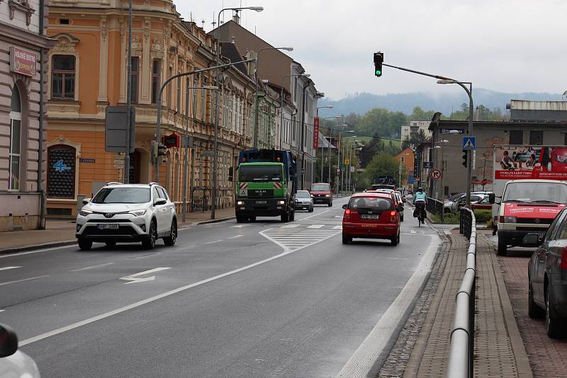 Na místě nádražního dvora a autobusového nádraží vznikne moderní dopravní terminál. Práce přiškrtí dopravu na frekventované Jesenické ulici.