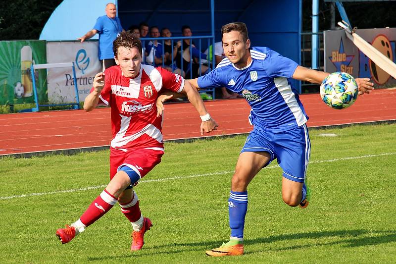 Fotbalisté Šumperku (v modrém) remizovali se Vsetínem 0:0.