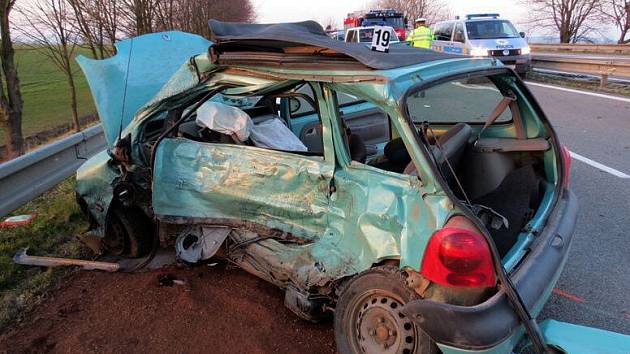 Tragická srážka Renaultu Twingo s dodávkou u Mohelnice