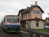 Motorová jednotka Železnice Desná na nádraží v Petrově nad Desnou.
