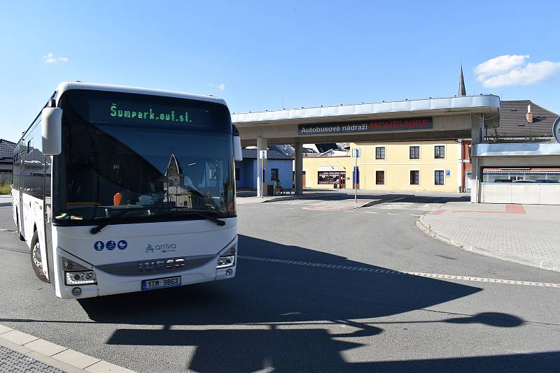 Přestupní terminál s podzemními garážemi v Mohelnici.