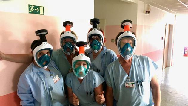 Zdravotníky v Šumperku před koronavirem chrání „potápěčské“ masky -  Šumperský a jesenický deník