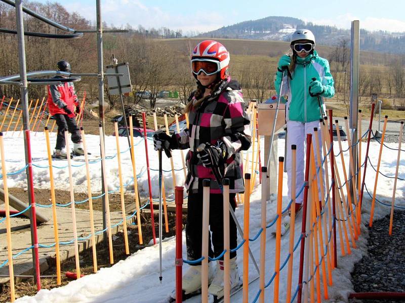 Jeden z menších vleků v lyžařském středisku v Kunčicích na Staroměstsku ve čtvrtek 10. března