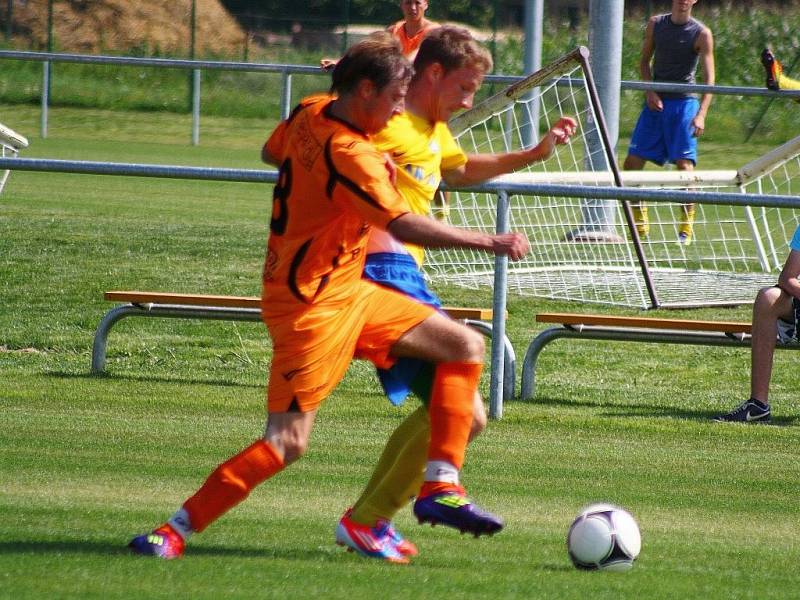 Přátelské utkání Zábřeh versus Šumperk (žluté dresy) v Leštině.