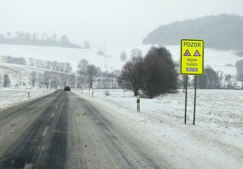 Silnice pod Pradědem v okolí Karlovy Studánky a Malé Morávky v neděli 7. února 2021