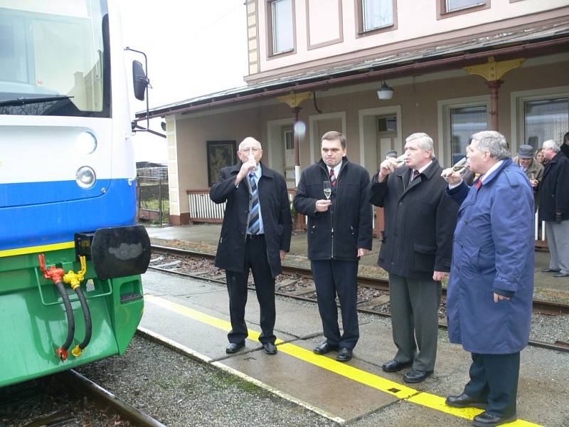 Včera se poprvé na trať mezi Šumperkem  a Kouty nad Desnou  vydala souprava Desná.  