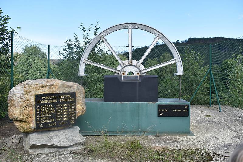 Monument a památník v místě bývalé těžební věže zlikvidovaného zlatohorského závodu RD Jeseník.