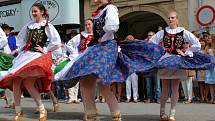 Mezinárodní folklorní festival v Šumperku vyvrcholil v sobotu 20. srpna dopoledne přehlídkou Roztančená ulice.