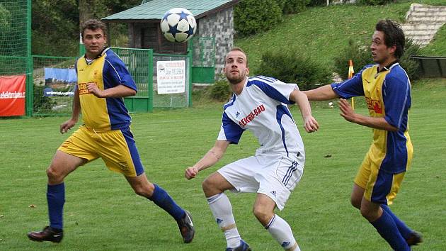 Dolany zdolaly Zlaté Hory (žluté dresy)