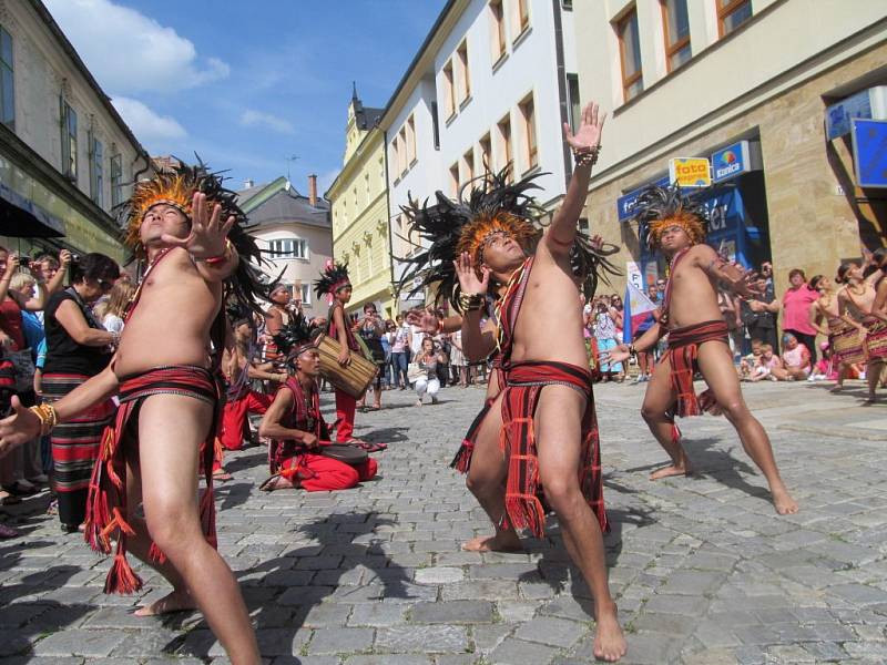 Roztančená ulice – jeden z programů XXII. Mezinárodního folklórního festivalu v Šumperku.