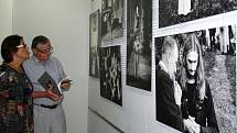 Vernisáž výstavy Jindřicha Štreita se uskutečnáila v kulturním centrui v Rapotíně 4. srpna. Cyklus fotografií se jemnuje Brána naděje. Jde o třicet černobílých velkoformátových fotografií, které mapují cestu životem – od kolébky až po smrt. 