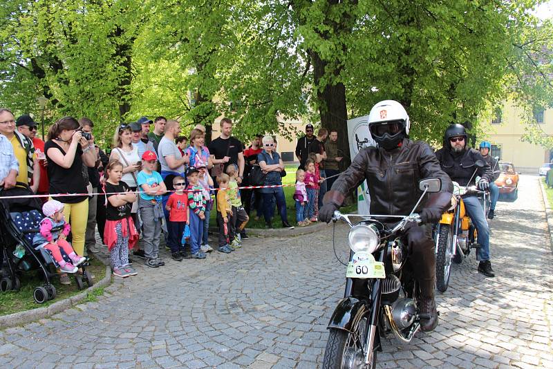 Sraz historických vozidel v sobotu 13. května v Zábřehu.