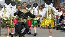 Mezinárodní folklorní festival v Šumperku vyvrcholil v sobotu 20. srpna dopoledne přehlídkou Roztančená ulice.