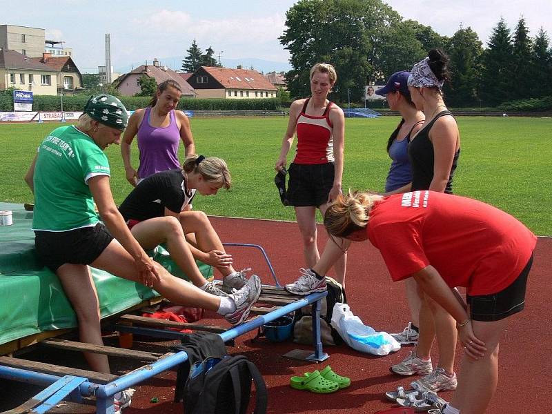 České reprezentantky na soustředění na Tyršově stadionu v Šumperku