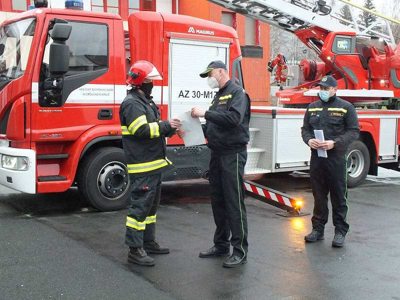 Slavnostní rozloučení s velitelem požární stanice Jeseník Pavlem Antošem.