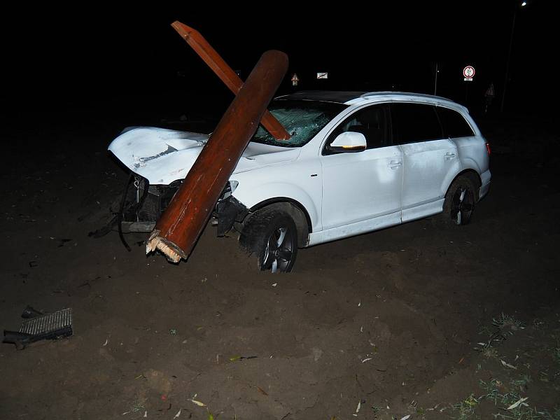 Bouračka audi mezi Zábřehem a Leštinou - středa 9. 12. 2020