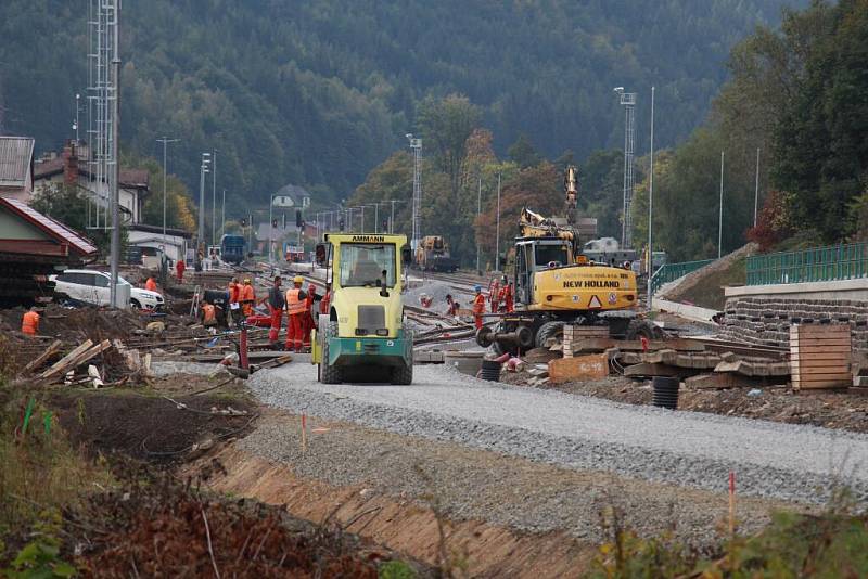 Rekonstrukce železniční trati v Hanušovicích. Září 2016