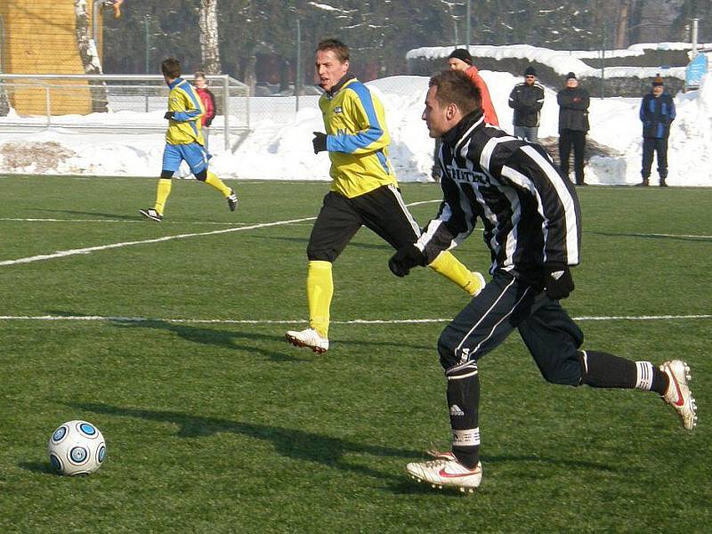 Šumperští fotbalisté (žluté dresy) zvítězili v Ústí nad Orlicí