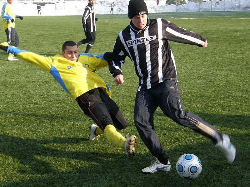 Šumperští fotbalisté (žluté dresy) zvítězili v Ústí nad Orlicí