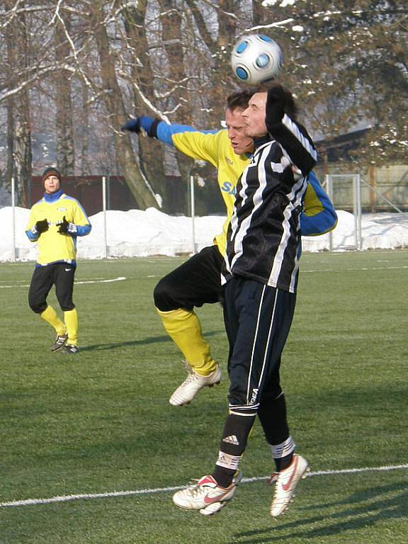 Šumperští fotbalisté (žluté dresy) zvítězili v Ústí nad Orlicí