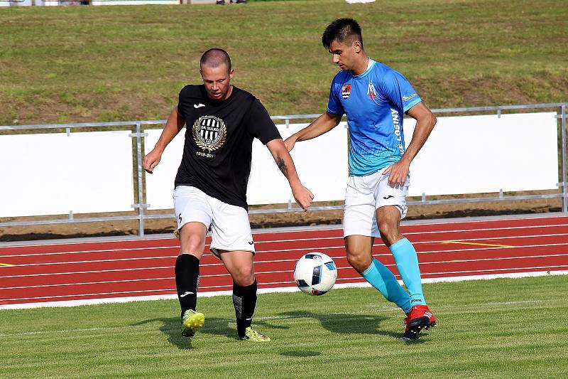 Velké Losiny (v modrém) uspěly v Zábřehu na penalty