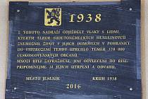 Odhalení pamětní desky připomínající nucený odchod Čechů z Jesenicka na podzim 1938.