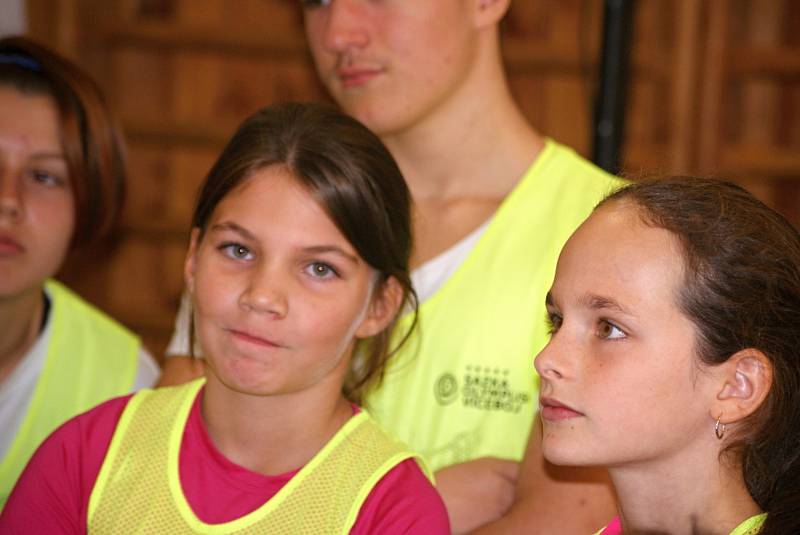 Olympijský trénink v rámci projektu Sazka Olympijského Víceboje na základní škole v Plumlově