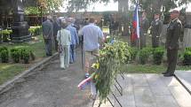 Na prostějovském hřbitově si politici, zástupci armády, policie i Sokola připomněli padlé z druhé světové války.