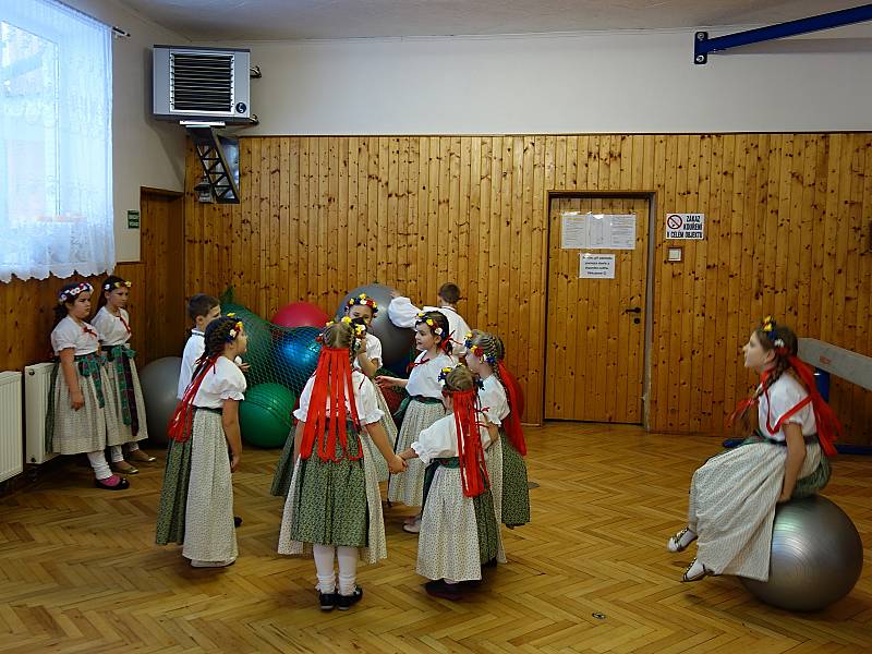 Vrchoslavičtí se bavili a pojídali vdolky.