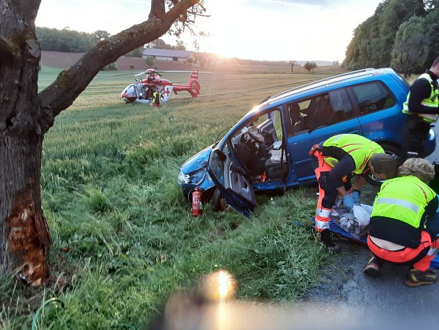 Vážná nehoda na Prostějovsku: Řidičku museli z auta vyprostit hasiči