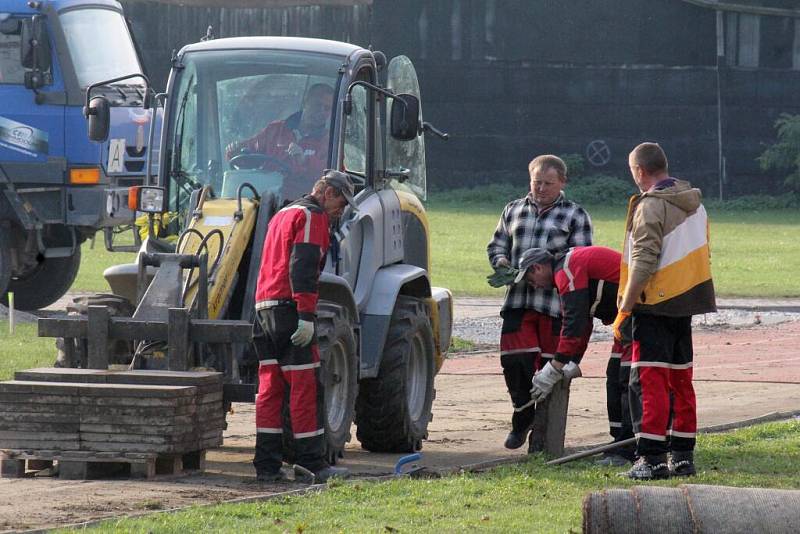 Úpravy sportovního areálu v Kostelci na Hané začaly