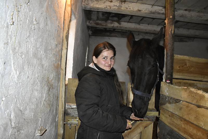 Chovatelka koní Eva Foukalová našla v Srbcích nový domov pro svou rodinu i zvířata.