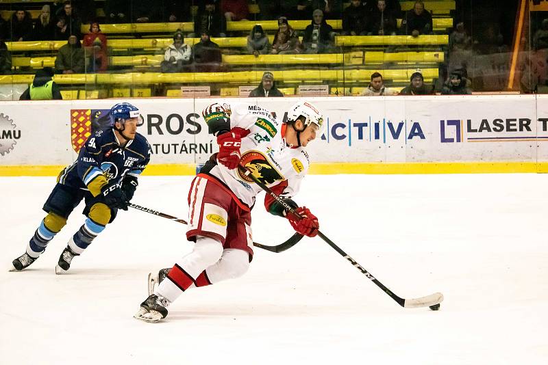 Hokejisté Prostějova (v bílém) podlehli Kladnu 2:3.