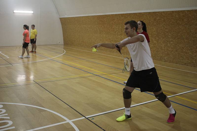 Obyvatelé nejen Čech pod Kosířem změřili své síly v badmintonu.