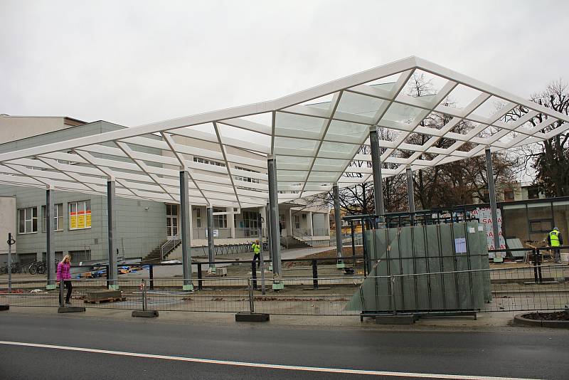 Střecha autobusového terminálu na Floriánském náměstí v Prostějově - 26. 11. 2019