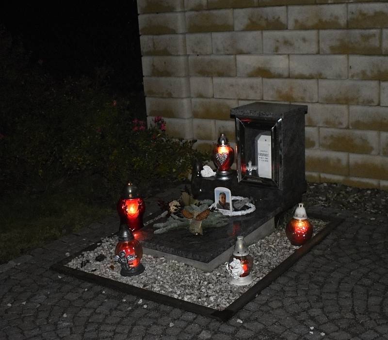 Svátek všech zesnulých uctili lidé i v Držovicích. 31.10. 2020