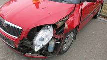 Téměř sedmdesátiletá seniorka zavinila hromadnou dopravní nehodu na parkovišti u prostějovské nemocnice.