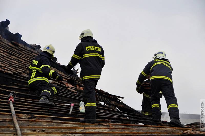 Požár střechy v Lutotíně