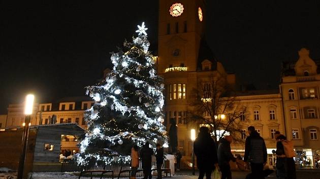 Vánoční strom na prostějovském náměstí TGM, listopad 2027