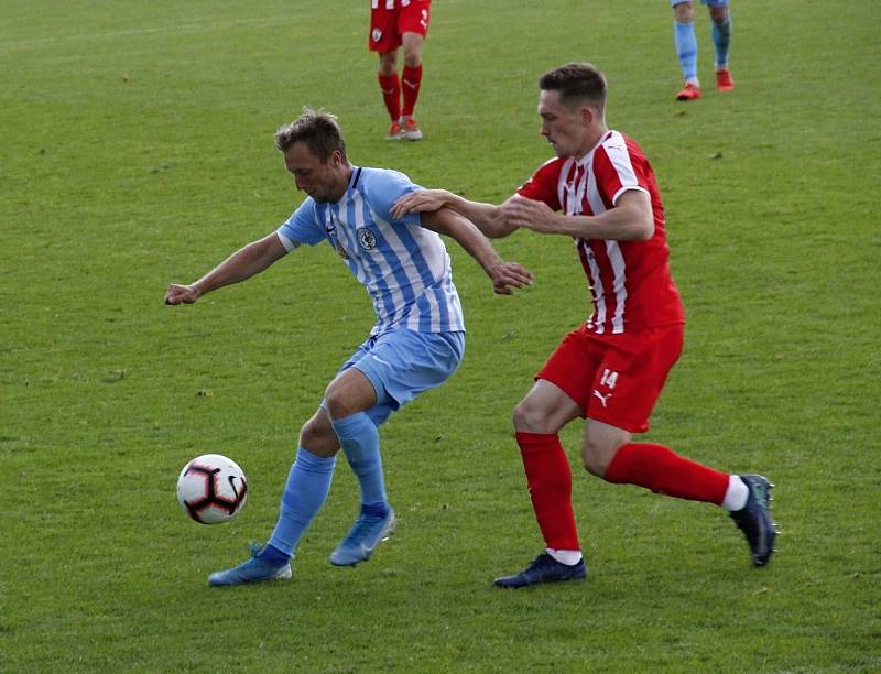Fotbalisté Prostějova (v modro-bílém) porazili Vítkovice 4:1.