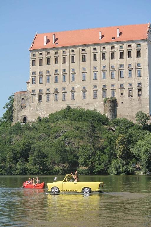 Trabant sraz Morava v plumlovském kempu Žralok