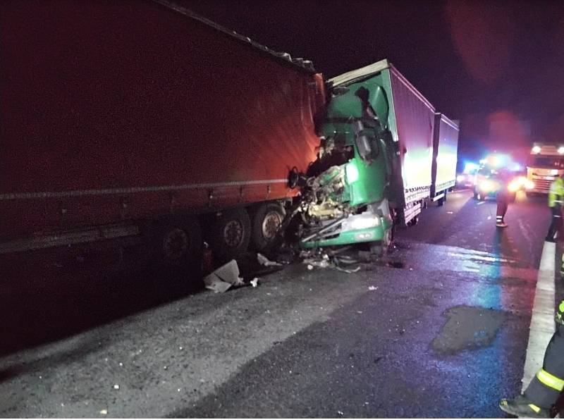 K nehodě dvou kamionů došlo na D46 v Prostějově ve směru na Vyškov.