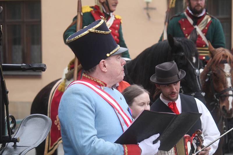 Spanilá jízda po obcích Olomouckého kraje slavnostně zahájila další sezonu oblíbeného Muzea kočárů v Čechách pod Kosířem