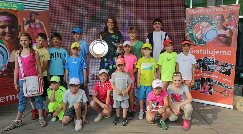 Lucie Šafářová po triumfu na Frech Open přijela do Prostějova, kde s tenisem začínala